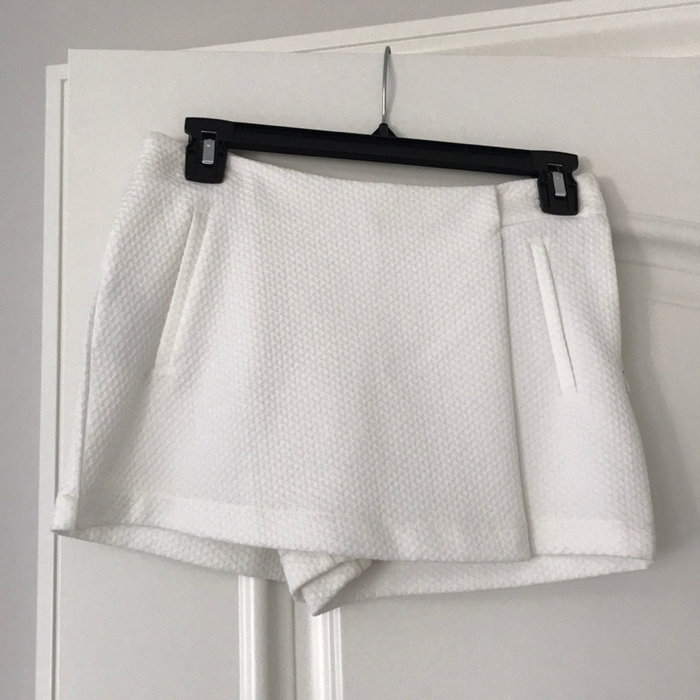 Forever 21 White 90’s Inspired Mini Envelope Skort
